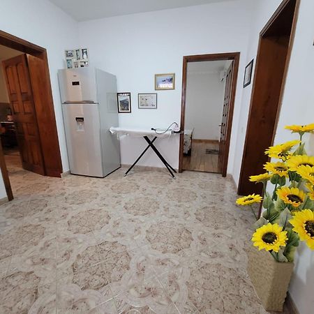 Private Room On A Shared Apartament Near Durres Beach Eksteriør billede