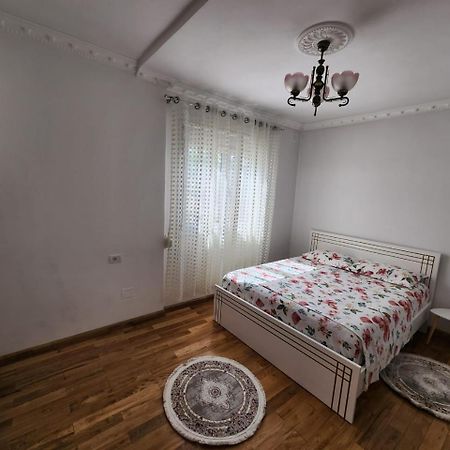 Private Room On A Shared Apartament Near Durres Beach Eksteriør billede