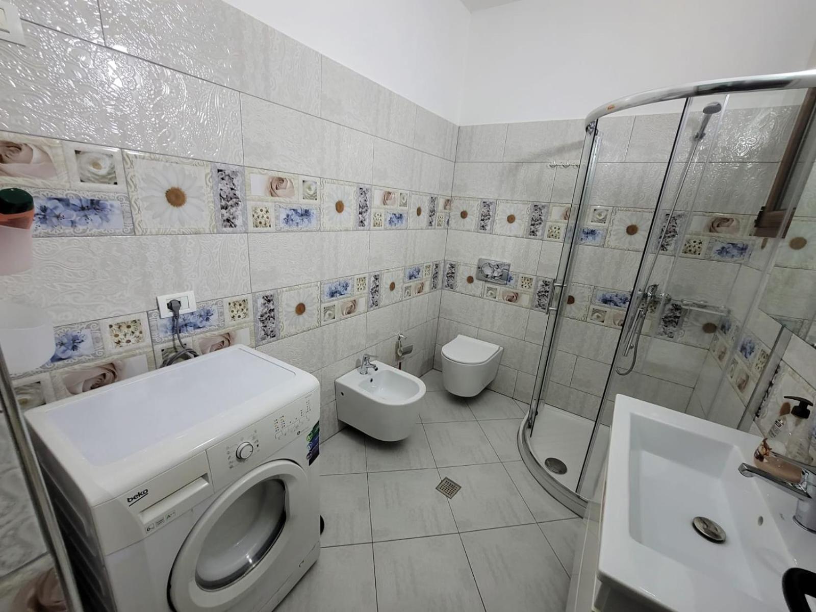 Private Room On A Shared Apartament Near Durres Beach Eksteriør billede