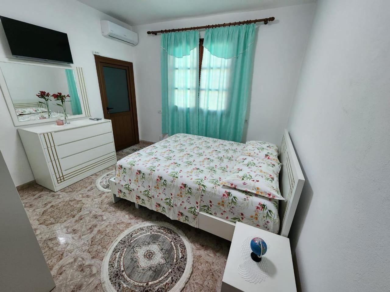 Private Room On A Shared Apartament Near Durres Beach Eksteriør billede