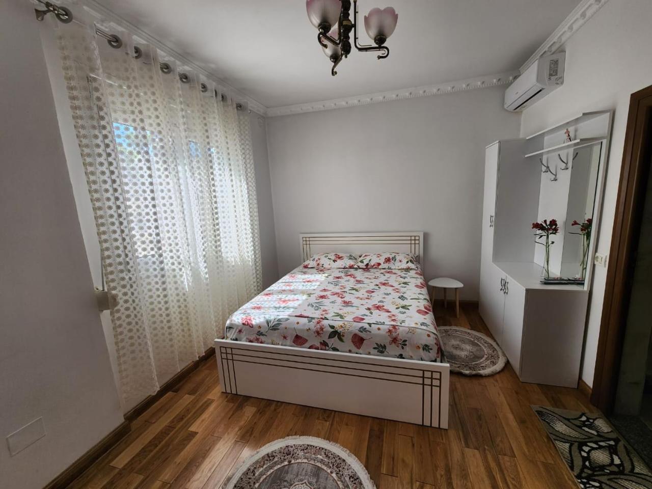 Private Room On A Shared Apartament Near Durres Beach Eksteriør billede