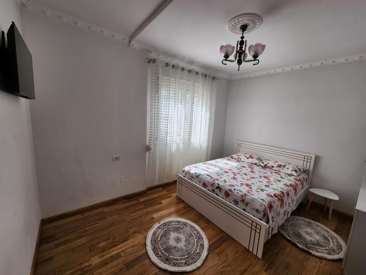 Private Room On A Shared Apartament Near Durres Beach Eksteriør billede