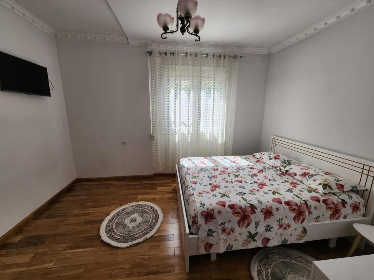 Private Room On A Shared Apartament Near Durres Beach Eksteriør billede