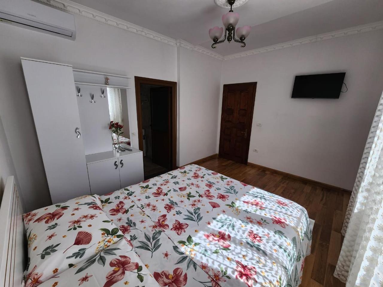Private Room On A Shared Apartament Near Durres Beach Eksteriør billede